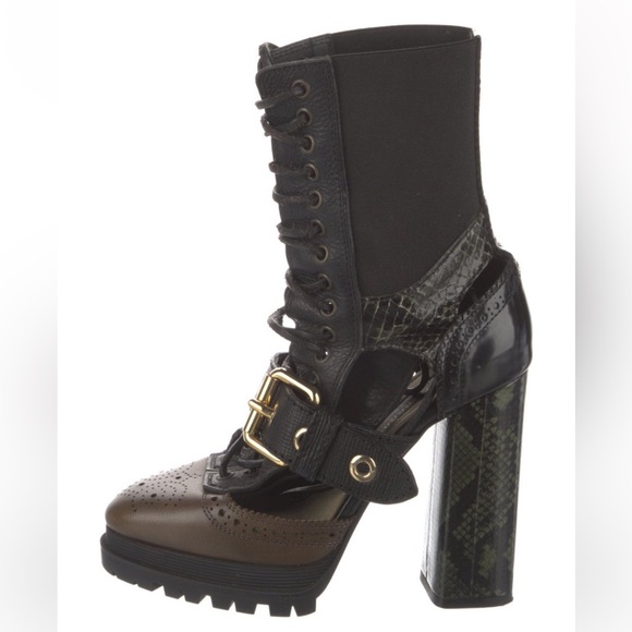 Burberry lace up boots - size 6.5 - Picture 2 of 10